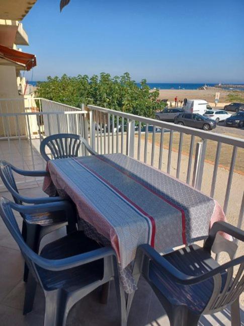 Superbe Appartement Avec Vue Sur Le Port Et Plage Saint-Pierre-la-Mer  Exteriér fotografie
